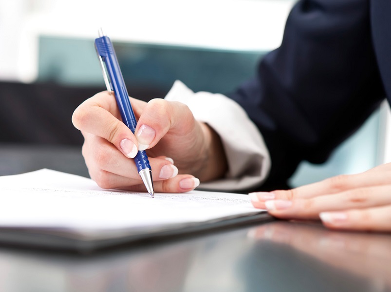 <p>Minimize your risk hiring employees by having them sign good non-compete contracts.</p>
