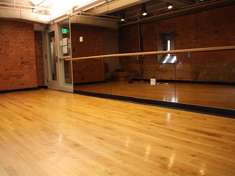 <p>What do you need to watch out for when signing a lease for your studio space?</p>
